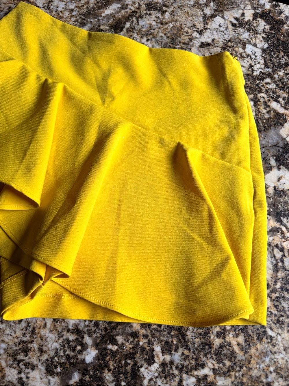 Zara Yellow Ruffle Skort, high waist, side zip, elastic back waist, CUTE! Size S - Picture 3 of 13